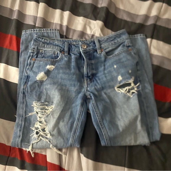 American Eagle Ripped Jeans - Picture 1 of 5